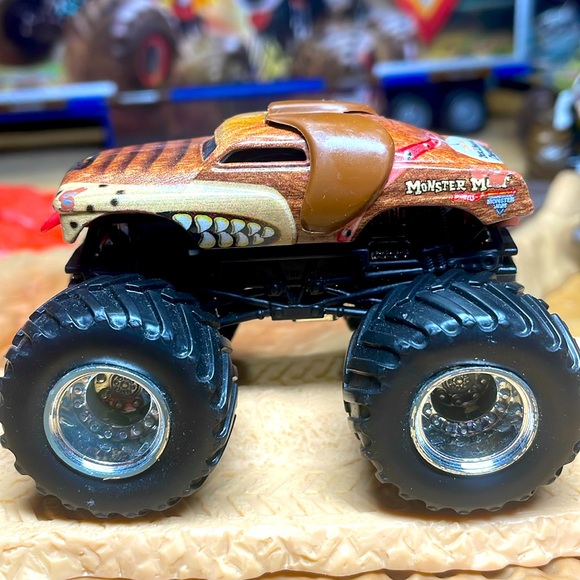 Monster Mutt 2010 Champ - Picture 1 of 3